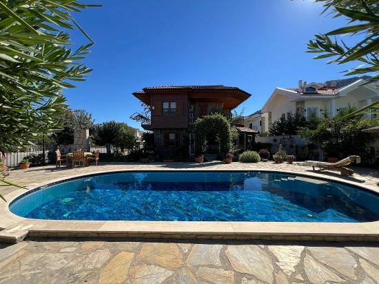 Dalyan Gülpınar'da 580m2 Arsa İçerisinde Satılık Taş Villa
