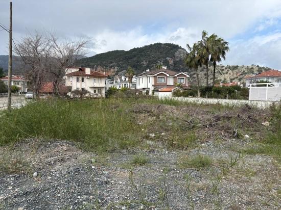 Dalyan Maraş'da Köşebaşı 892m2 Satılık Arsa