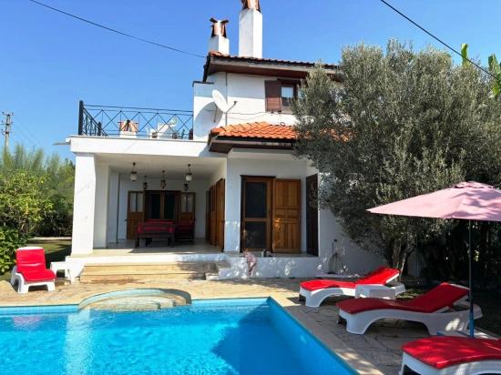 Dalyan Arıkbaşı'nda 600m2 Arsa İçerisinde Satılık Villa