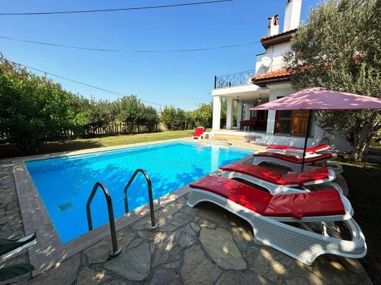 Dalyan Arıkbaşı'nda 600m2 Arsa İçerisinde Satılık Villa
