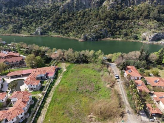 Dalyan Gülpınar'da Kanala Sıfır 2600m2 %20 Turizm İmarlı Satılık Arsa