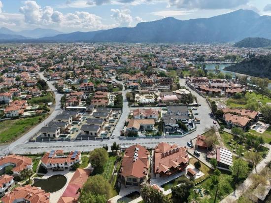Dalyan Gülpınar'da Kanala Sıfır 2600m2 %20 Turizm İmarlı Satılık Arsa