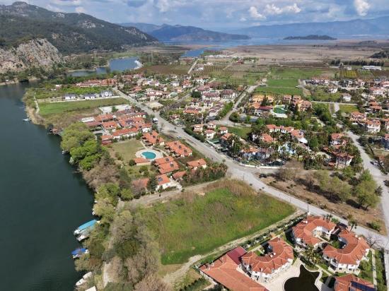 Dalyan Gülpınar'da Kanala Sıfır 2600m2 %20 Turizm İmarlı Satılık Arsa