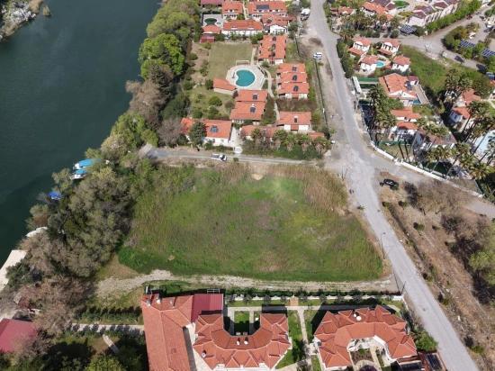 Dalyan Gülpınar'da Kanala Sıfır 2600m2 %20 Turizm İmarlı Satılık Arsa