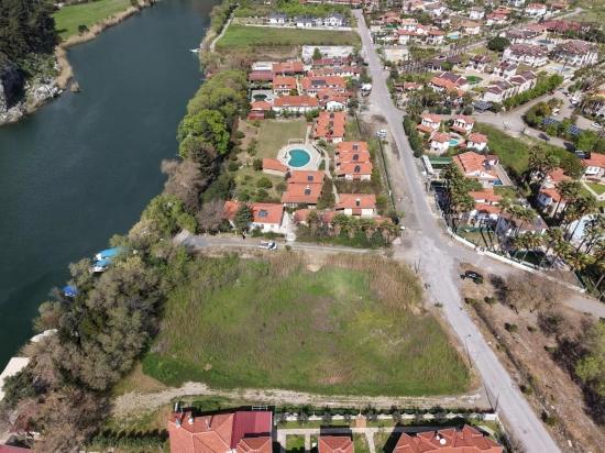 Dalyan Gülpınar'da Kanala Sıfır 2600m2 %20 Turizm İmarlı Satılık Arsa