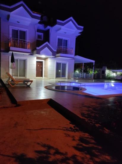 Dalyan Gülpınar'da Köşebaşı 545m2 Arsa İçinde Satılık 4+1 Villa