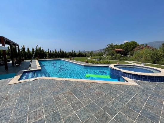 Dalyan İztuzu Manzaralı 7000m2 Arsa İçinde 4+1 Satılık Lüks Villa