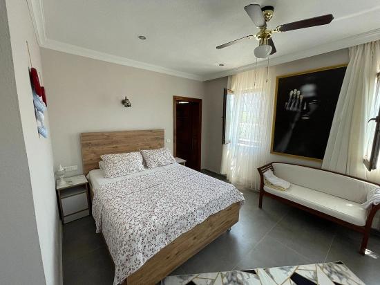 Dalyan İztuzu Manzaralı 7000m2 Arsa İçinde 4+1 Satılık Lüks Villa