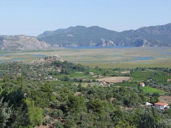 Çandır'da Göl Manzaralı 1252m2 Satılık Arsa