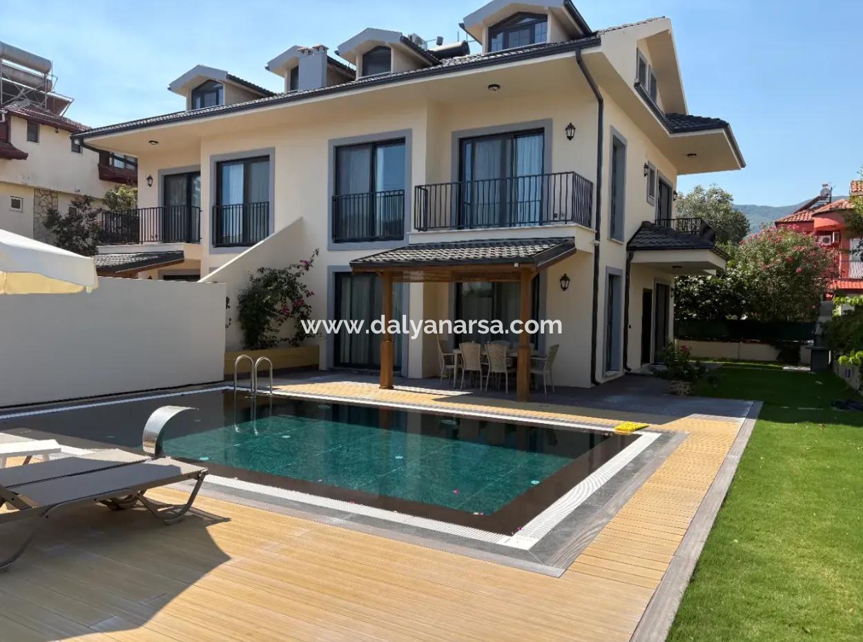 Dalyan'da Gülpınar'da Satılık 4+1 Villa