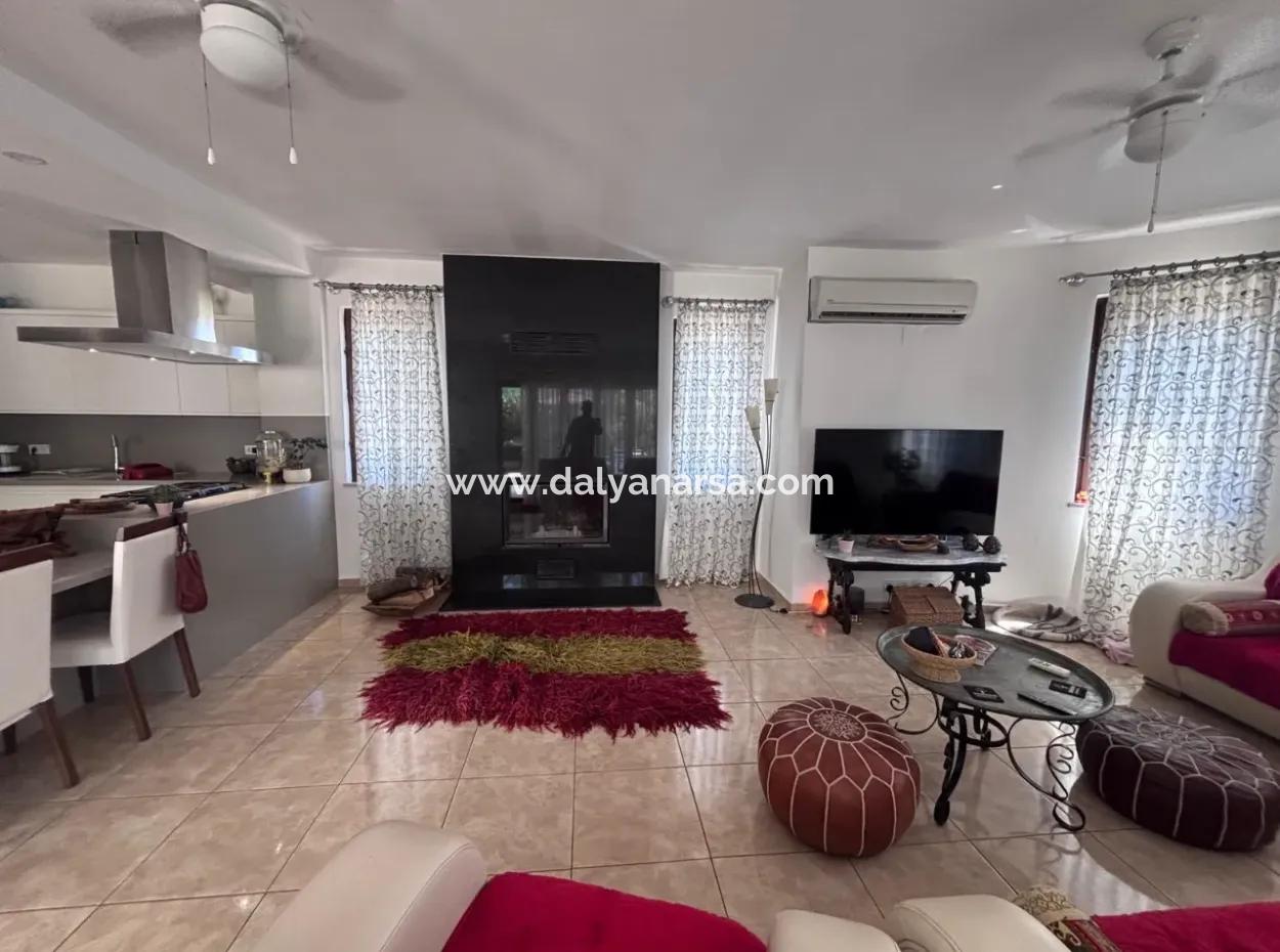 Dalyan Maraş'da Köşebaşında 980M2 Arsa İçin'de 5+1 Satılık Villa