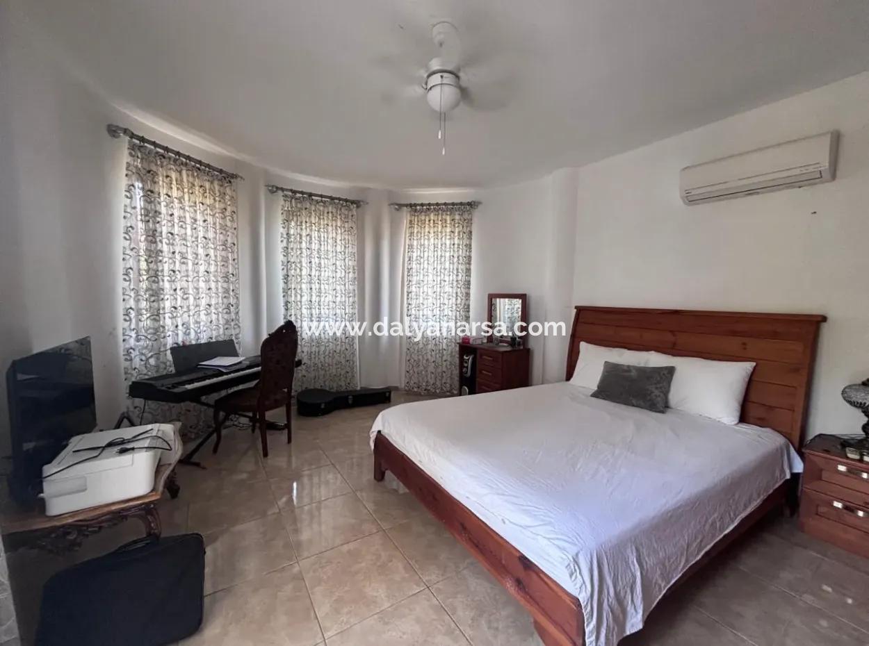 Dalyan Maraş'da Köşebaşında 980M2 Arsa İçin'de 5+1 Satılık Villa