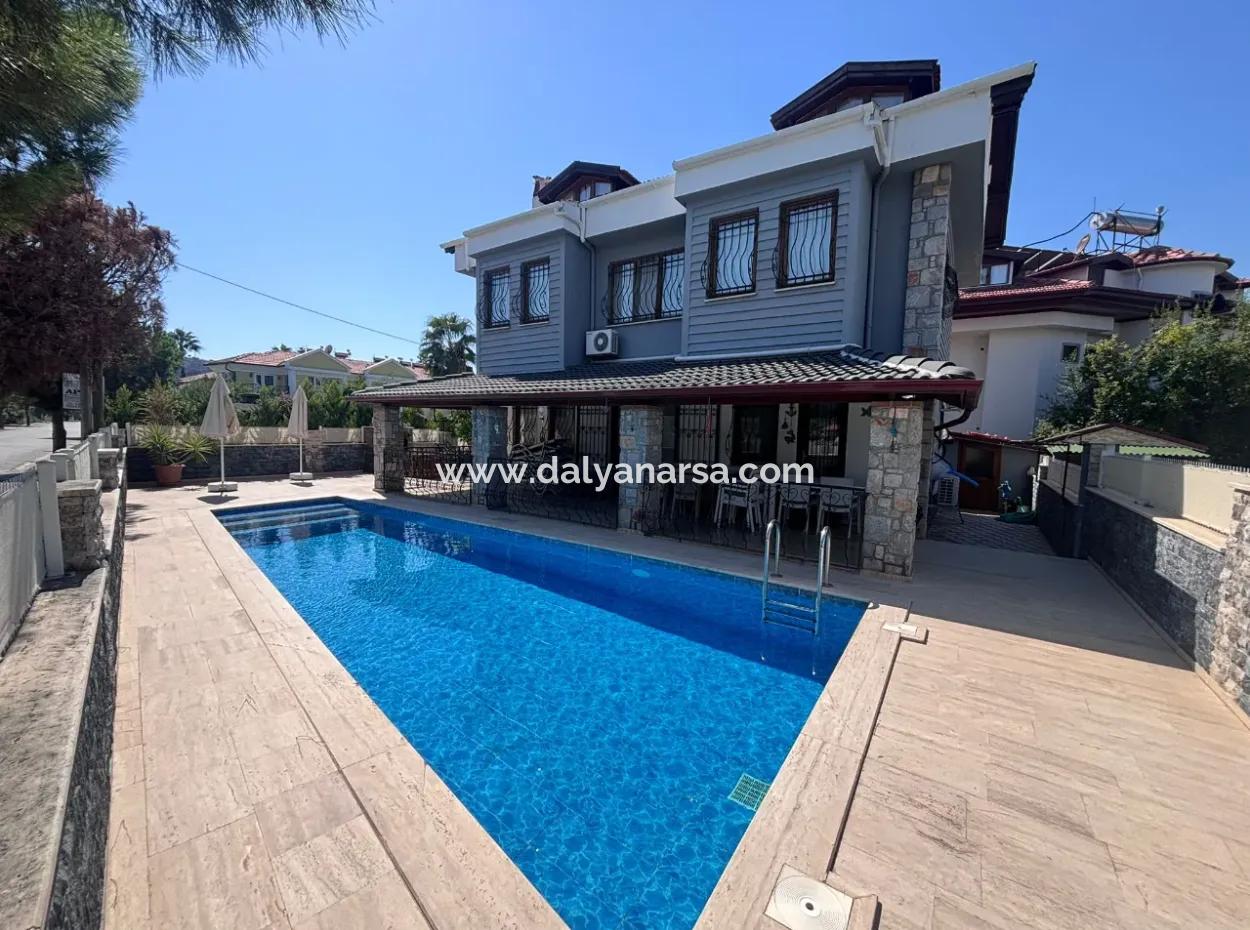 Dalyan Merkezde 301M2 Arsa İçerisinde 5+1 Satılık Villa