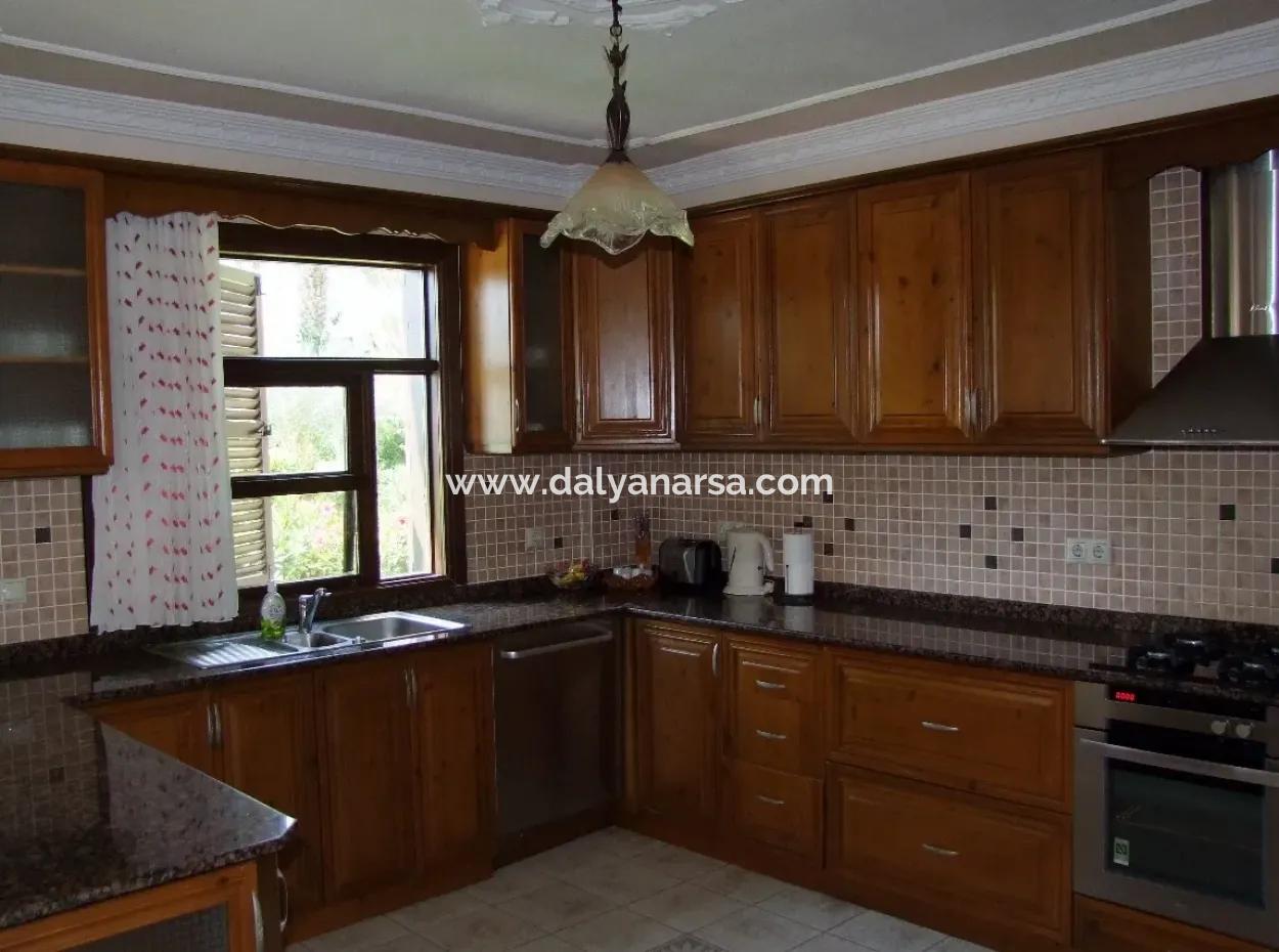 Dalyan'da Deniz Ve Kanal Göl Kral Mezarları Doğa Manzaralı Maraşda Satılık Lüks Villa