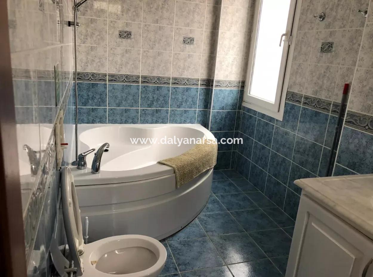 Dalyan Gülpınar'da 1100 M2 Arsa İçerisinde 6+1 Satılık Villa