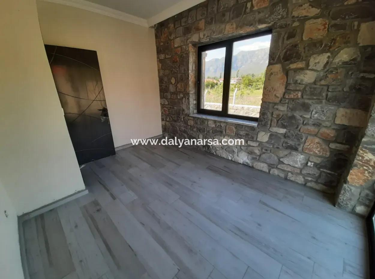 Zeytinalanında 930M2 Arsa İçinde 3+1 Satılık Taş Ev