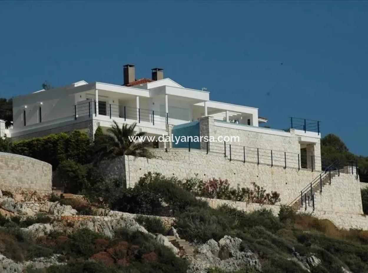 Kaş Denize Sıfır Satılık Villa Meyis Adasına Ve Deniz Manzaralı Satılık Villa