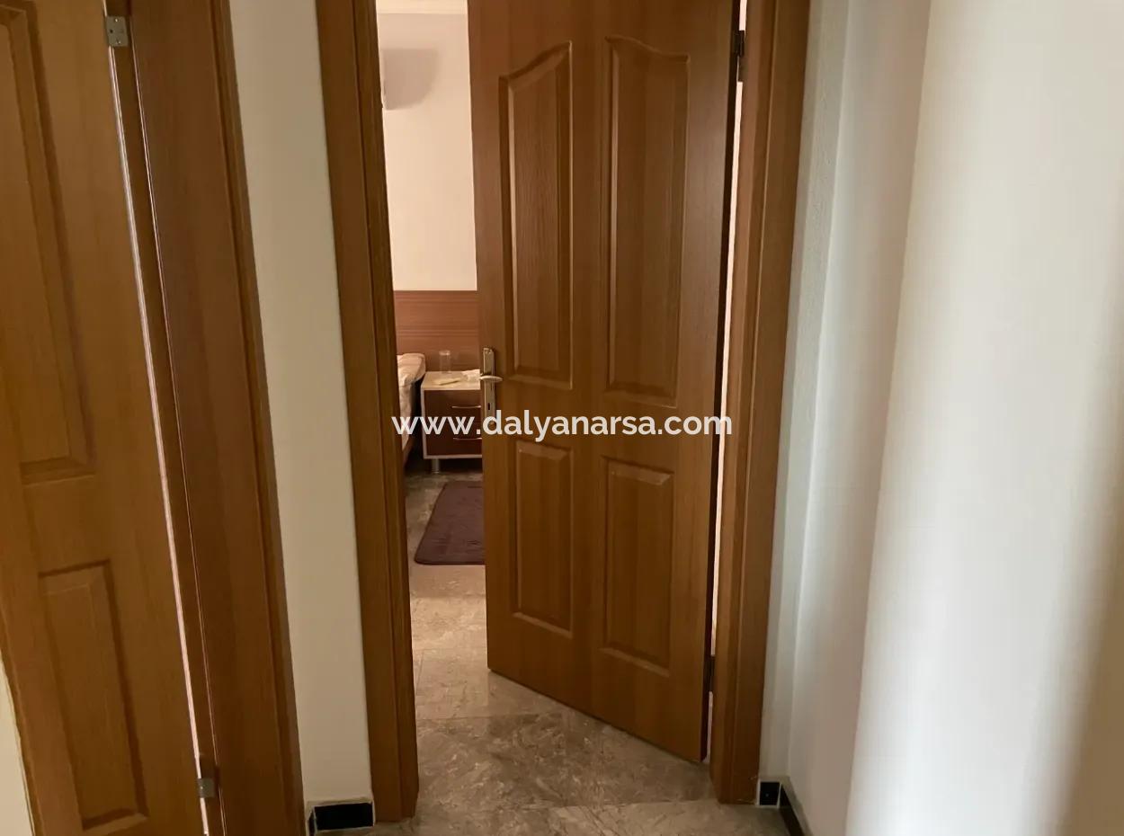 Akçapınar'da Deniz Manzaralı Satılık 6+1 Villa