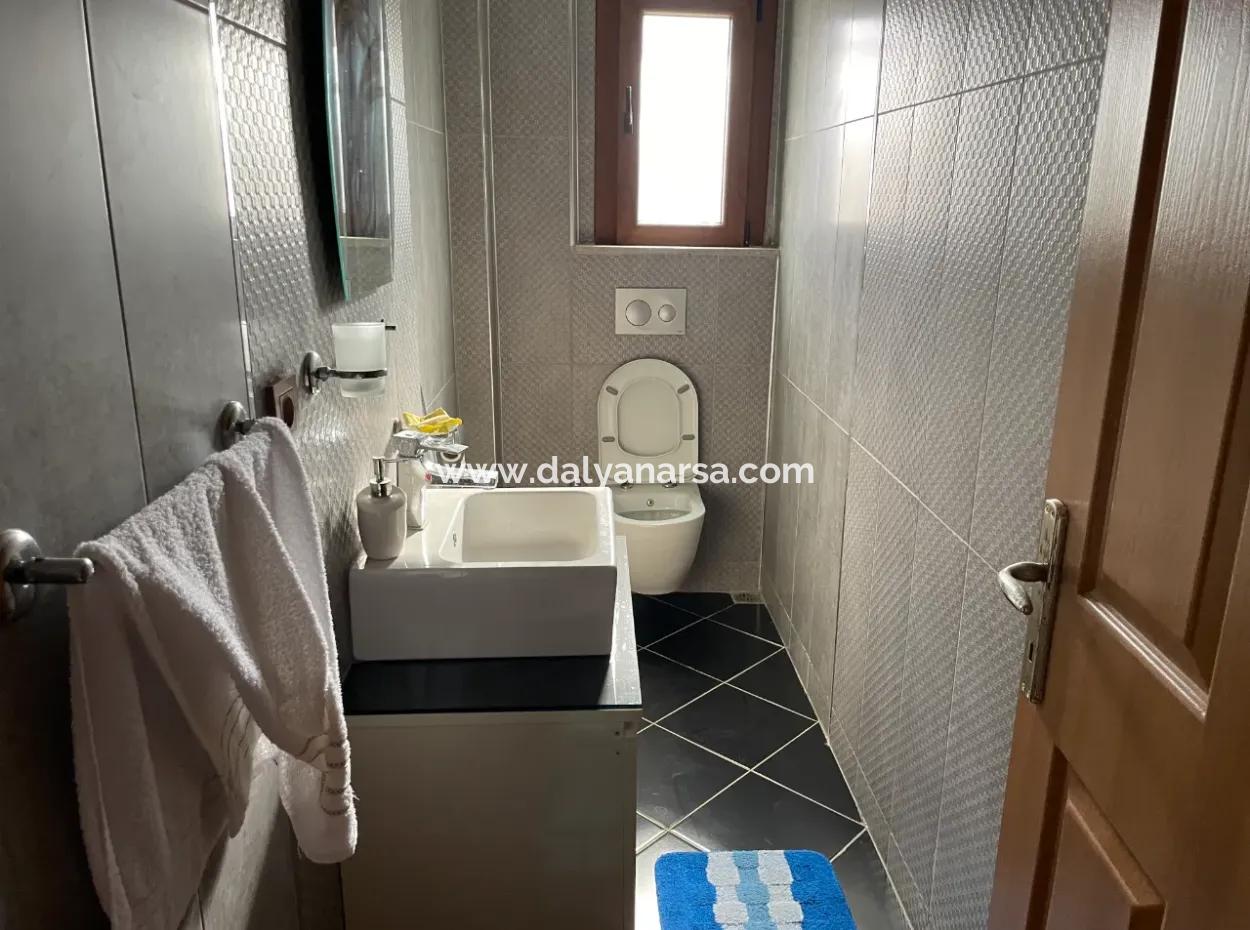 Akçapınar'da Deniz Manzaralı Satılık 6+1 Villa