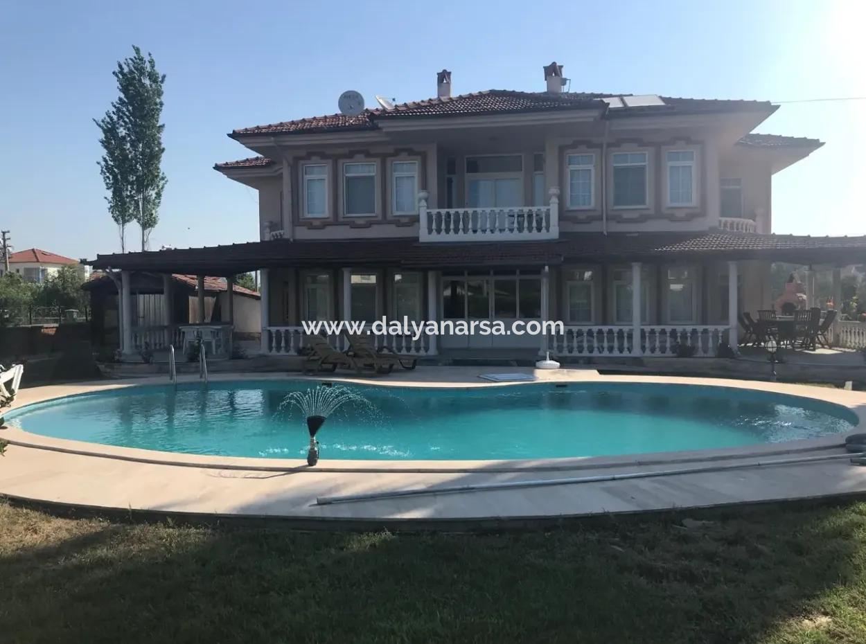 Dalyan'da 1000M2 Arsa İçin'de 4+1 Satılık Villa