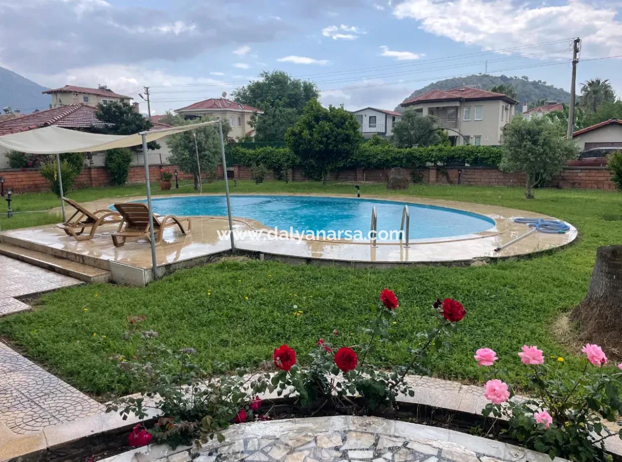 Dalyan'da 1000M2 Arsa İçin'de 4+1 Satılık Villa