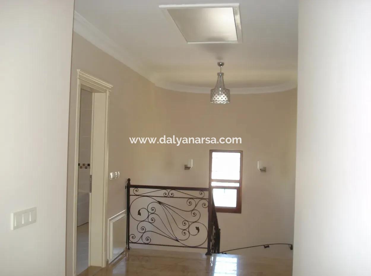 Dalyan'da Satılık Villa Dalyan Gülpınarda  800M2 Arsa İçerisinde 4+1 Salık Lüks Villa