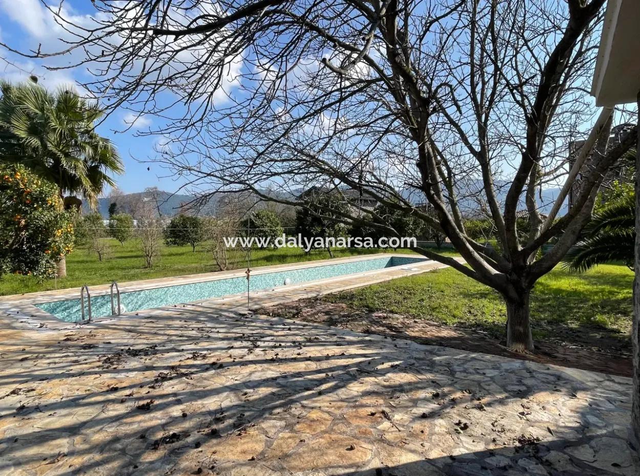 Eskiköy'de 2882 M2 Arsa İçerisinde Müstakil Satılık Tek Katlı Ev