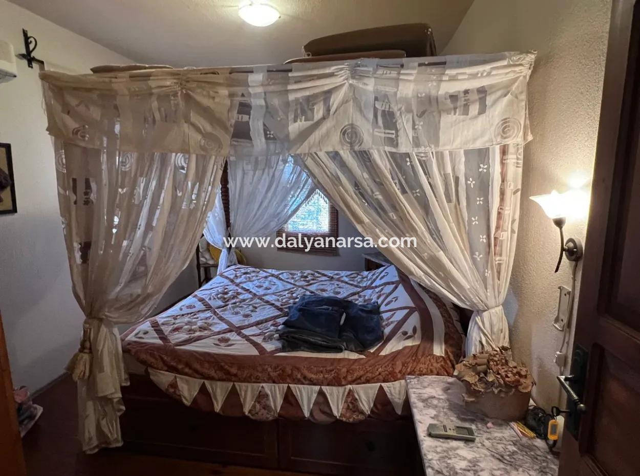 Dalyan Gülpınar'da 580M2 Arsa İçerisinde Satılık Taş Villa